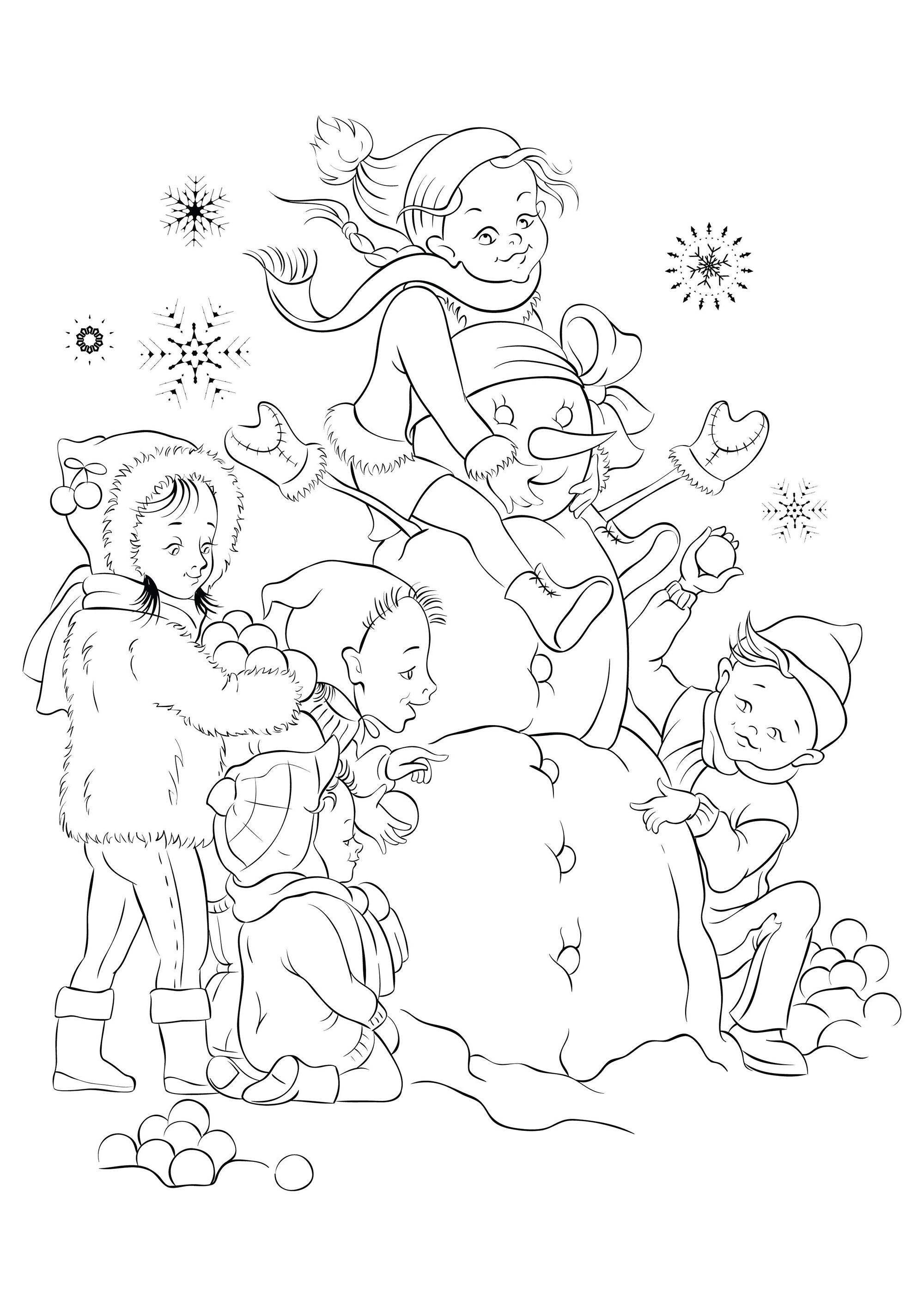 Kinder und der Schneemann, den sie gemeinsam mit frischem Schnee gebaut haben