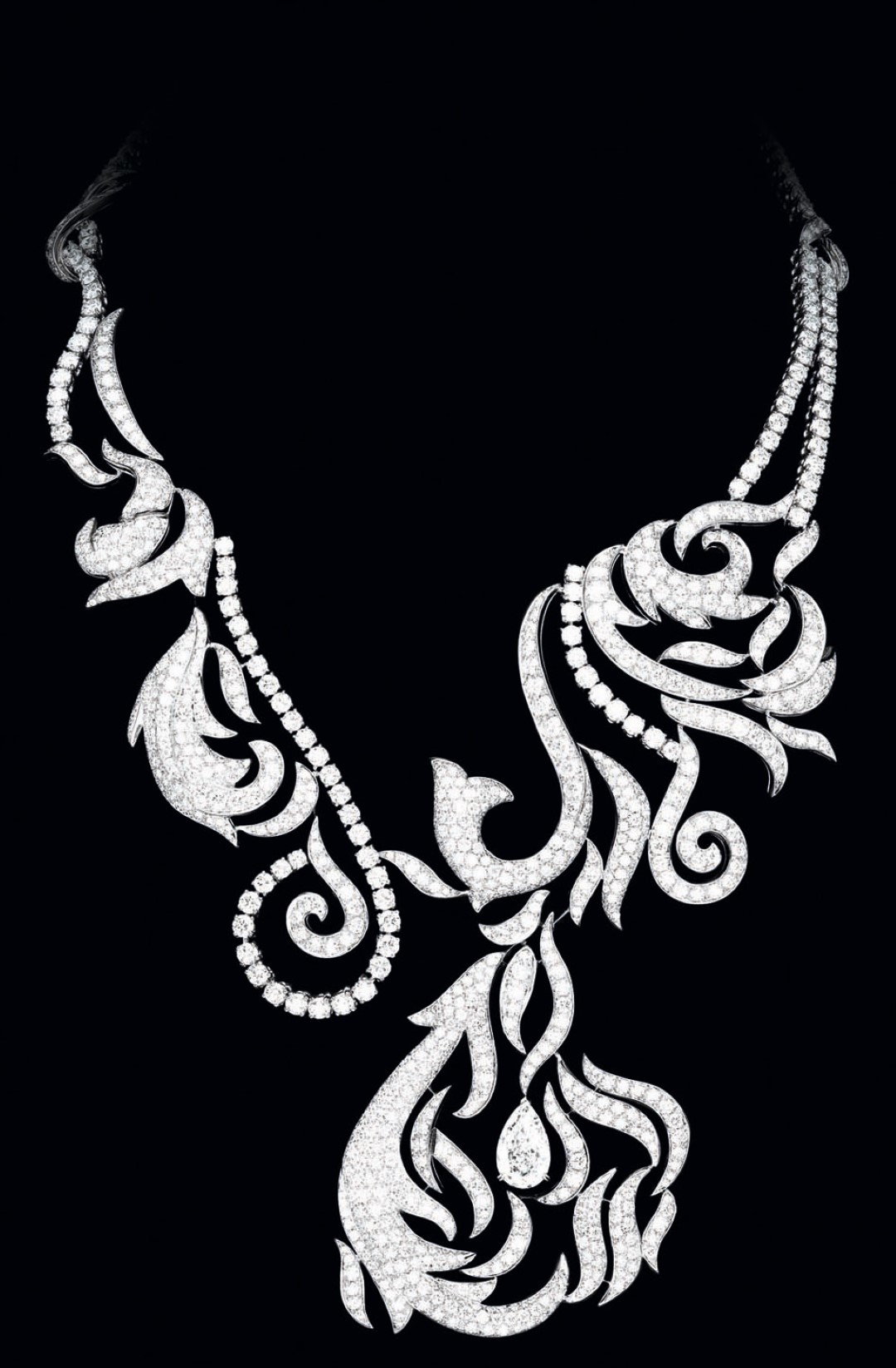 Halskette mit Diamanten (Ausmalbild von Modekleidung zum Ausdrucken und Ausmalen für Erwachsene)