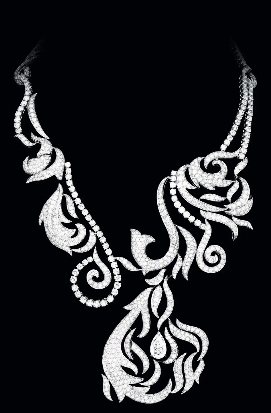 Halskette mit Diamanten (Ausmalbild von Modekleidung zum Ausdrucken und Ausmalen für Erwachsene)