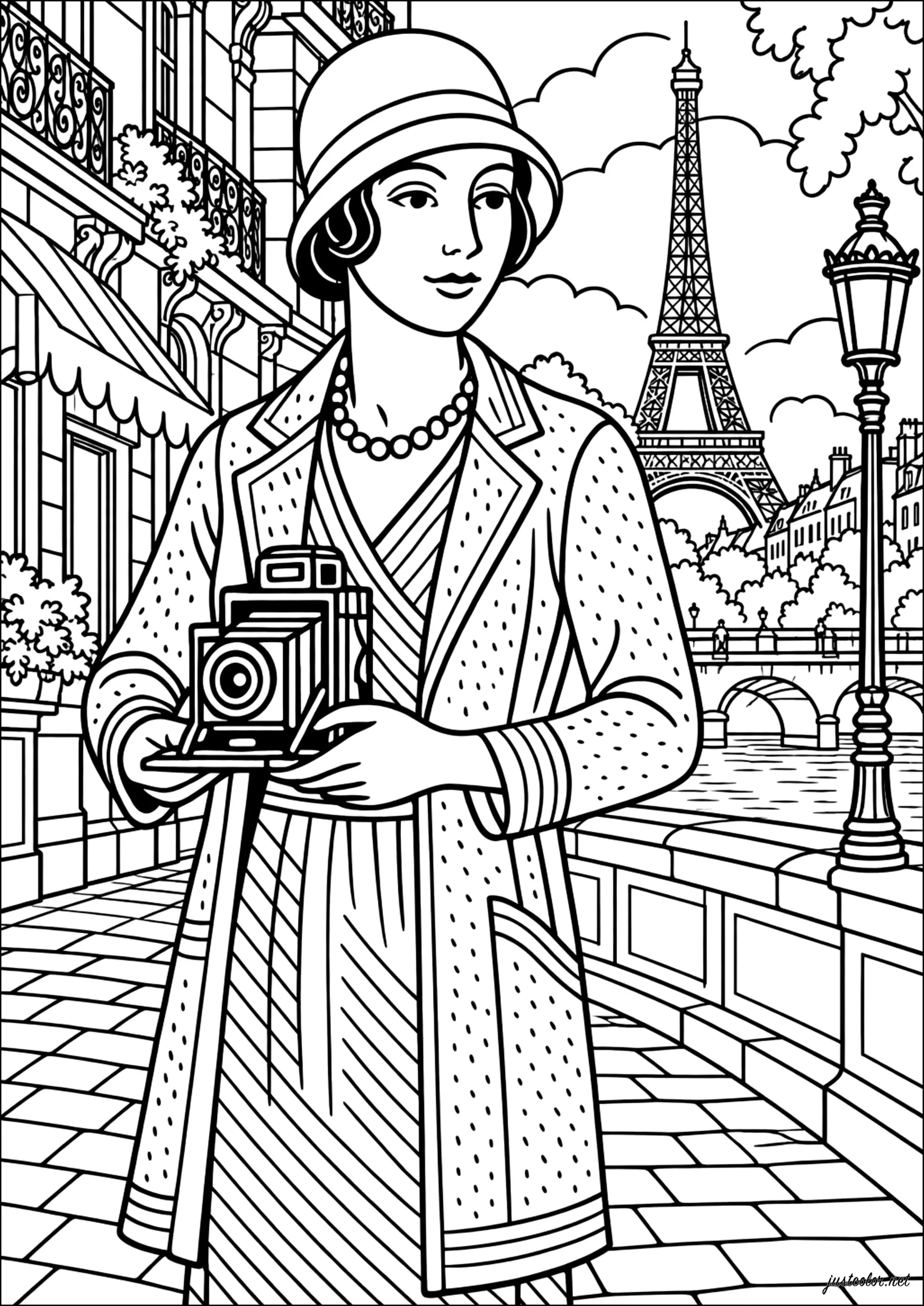 Frau mit einer Kamera vor dem Eiffelturm (Ausmalbild von Paris zum Ausdrucken und Ausmalen für Erwachsene)