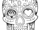 Tätowierung eines Totenkopfes mit verschiedenen Zeichnungen (Ausmalbild von Tatoos)