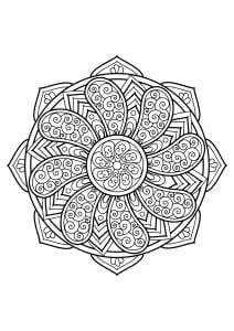 Mandala complexe tiré d'un livre de coloriages gratuit