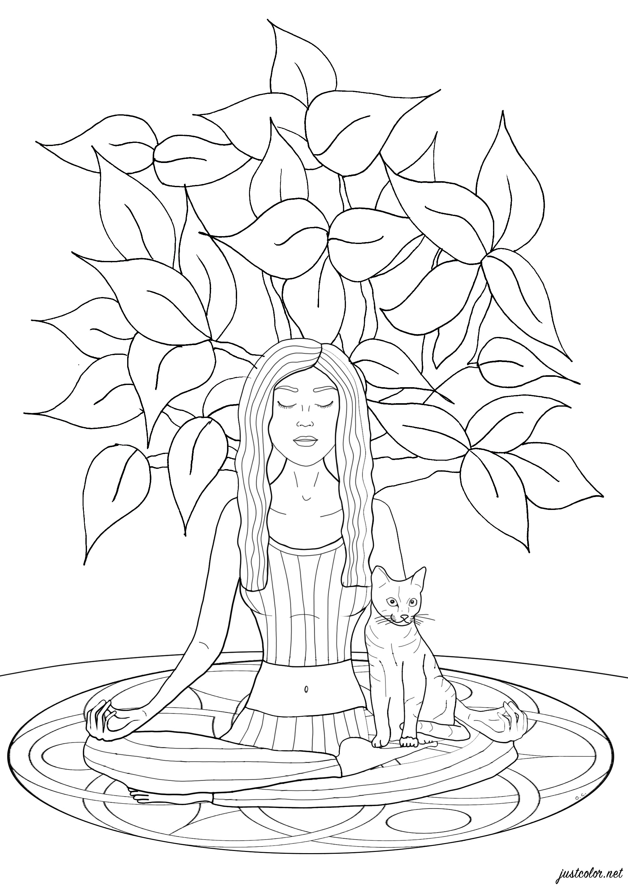 Mujer practicando yoga con su gato, un árbol crece detrás de ella