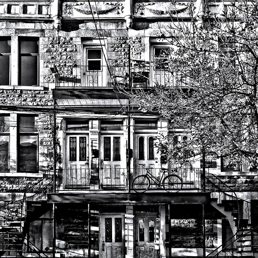 Fachada de una casa en Nueva York (Página de New York para imprimir para adultos)
