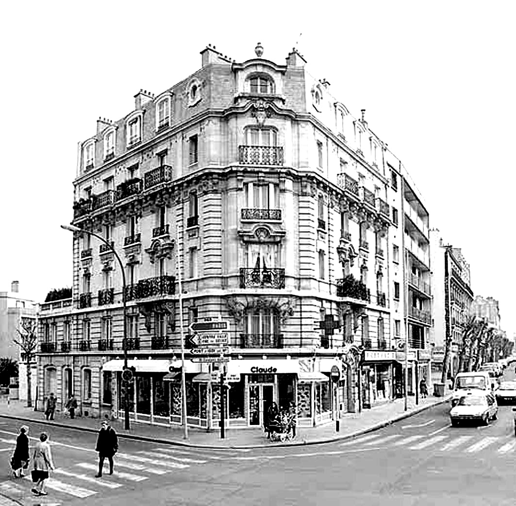 Immeubles Haussmann typiques de Paris : Photo noir & blanc au contraste accentué, à imprimer et colorier