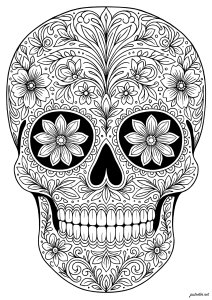 Teschio con numerosi motivi floreali