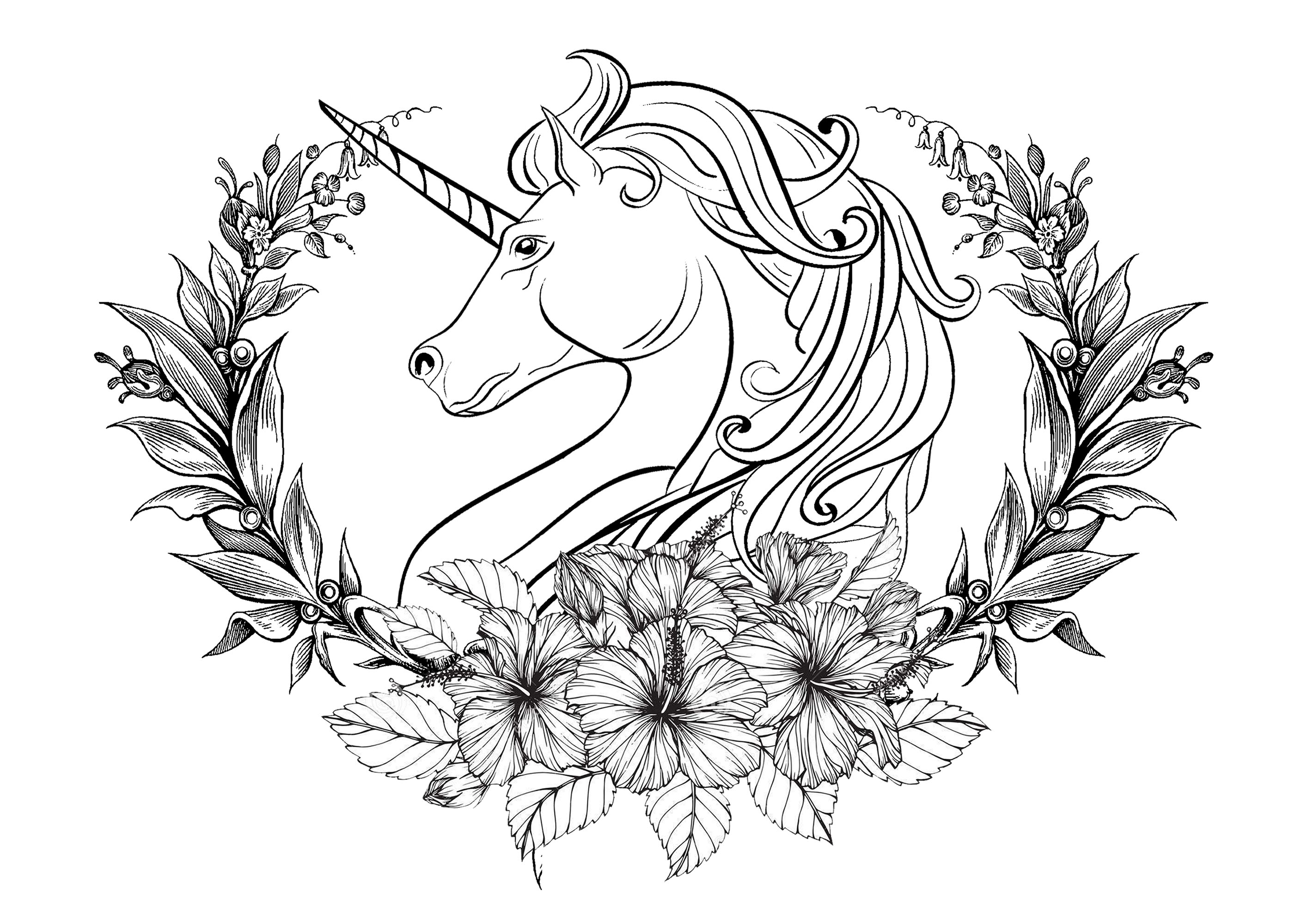 Bella testa di unicorno circondata da una corona di alloro, con fiori di varie dimensioni sul davanti