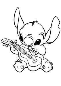 Stitch toca la guitarra