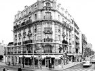 Esquina da rua Haussmannian em Paris