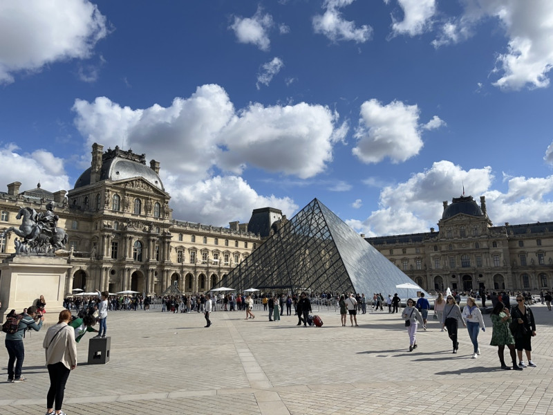 The Louvre Museum and its Pyramid, Paris, France, &copy; Photo Credit : Just-Travels.net / JustColor.net