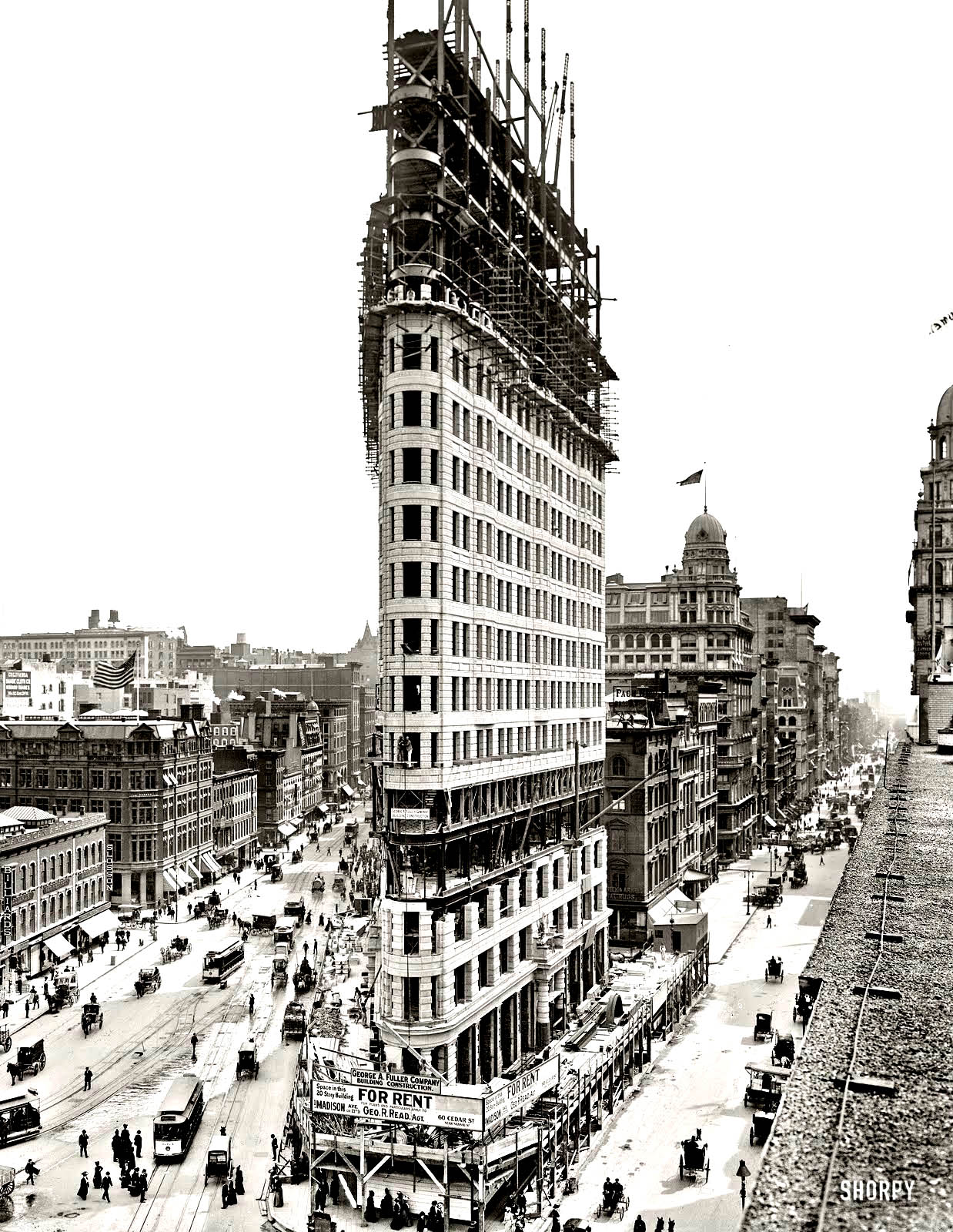 Black and white with high contrast picture of the famous and very fine building in New York the Flatiron : the opportunity to make a coloring page with colors of your choice : realistic or not at all !