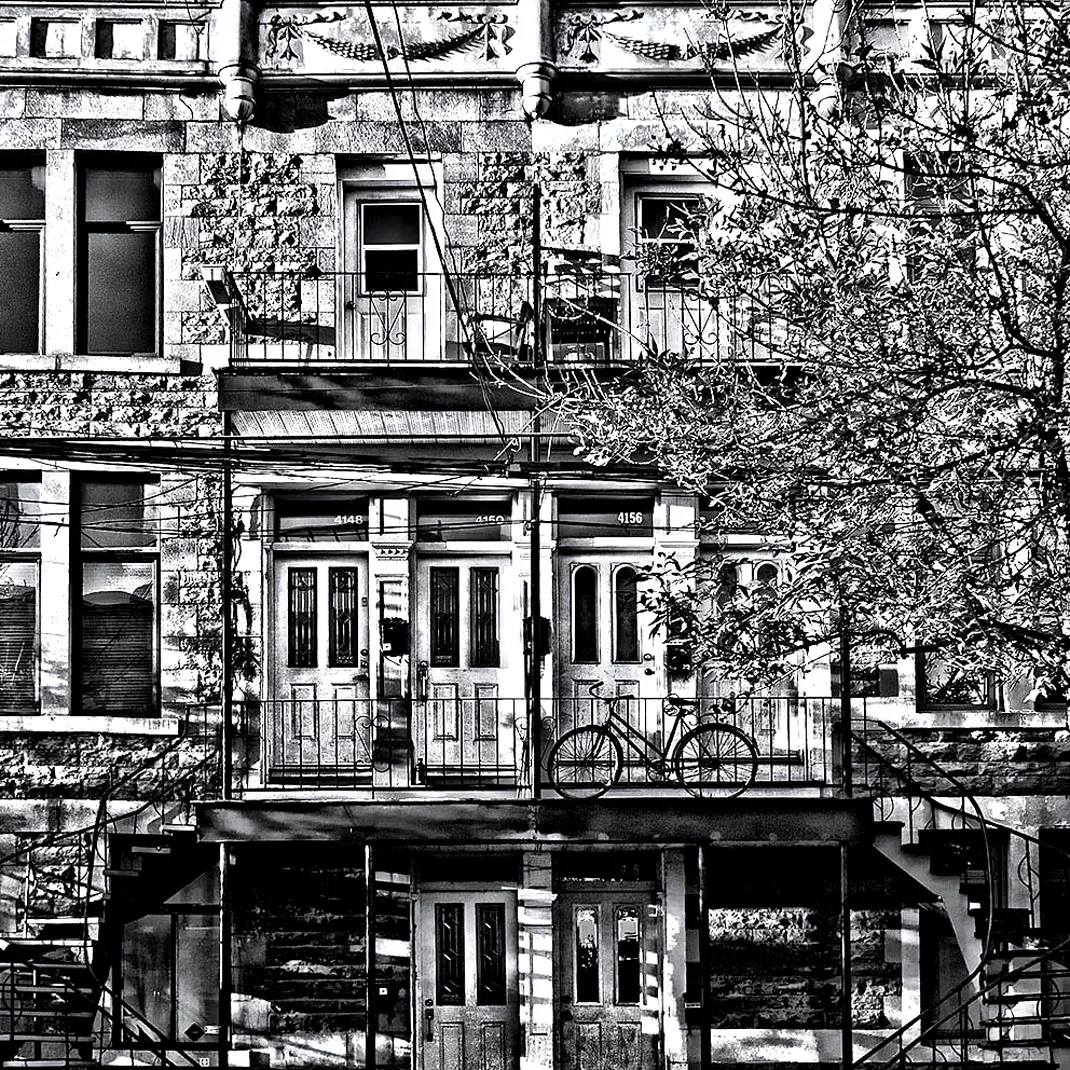 House facade in New York (Printable Coloring Page for adults)