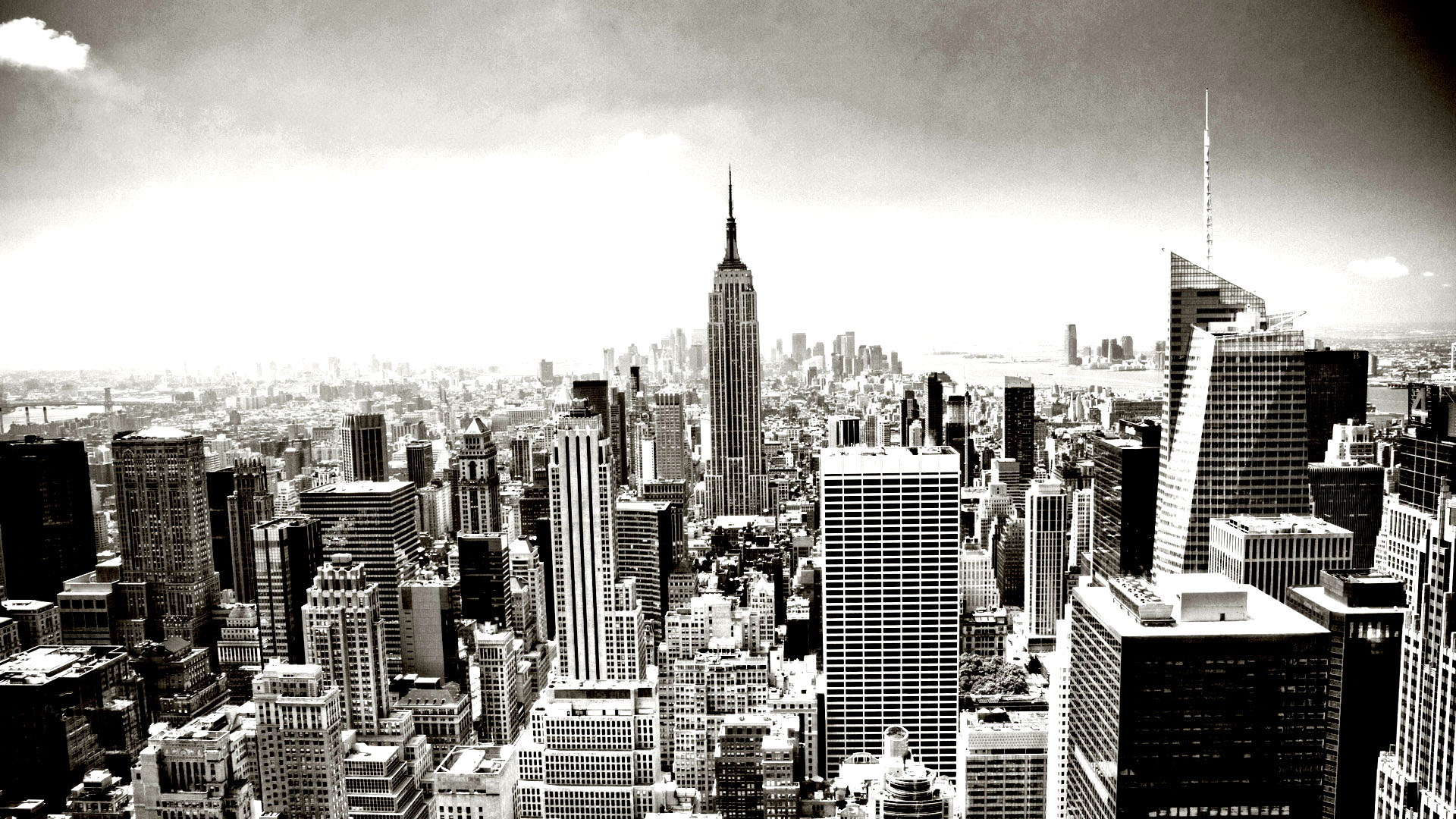 Aerial view of New York, with in its center the Empire State Building.