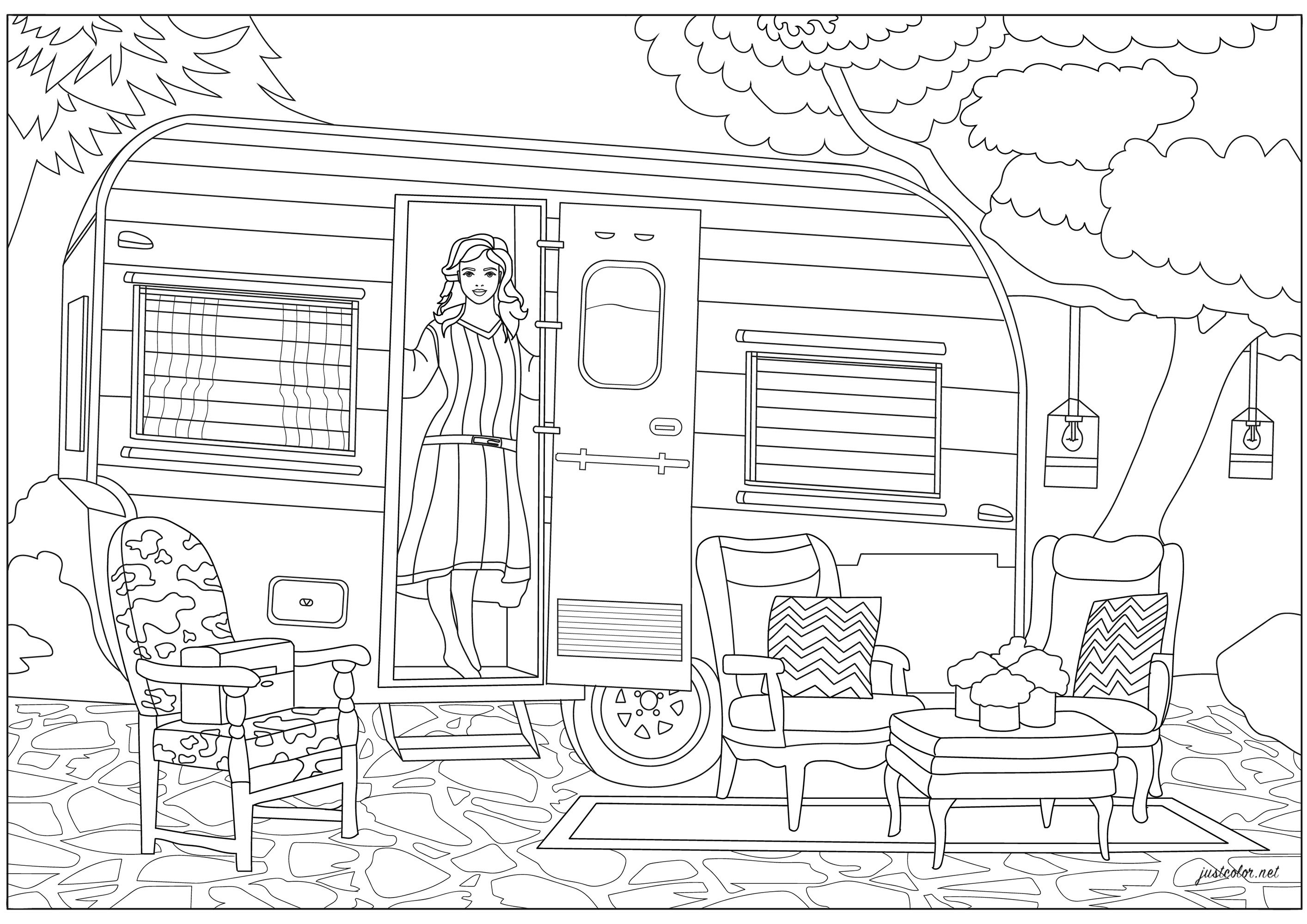 Cozy vacation in a vintage caravan for this pretty young woman, a comfortable return to nature