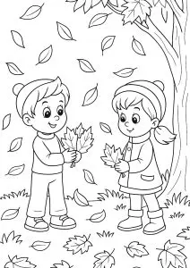 Enfants avec des feuilles mortes