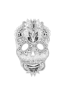 Crâne orné de motifs floraux et géométriques