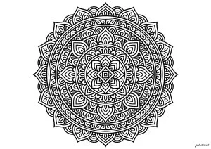 Mandala avec motifs géométriques complexes