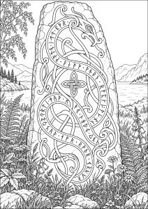 Pierre runique viking au cœur de la nature. Un coloriage inspiré des anciennes pierres runiques scandinaves, avec des entrelacs nordiques formant des créatures serpentines et des inscriptions en runes, dressées au milieu d’un paysage sauvage de montagnes, de conifères et de fougères.