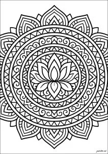 Mandala avec fleur centrale en motif. Un mandala avec une fleur au centre entourée de motifs géométriques et répétitifs.