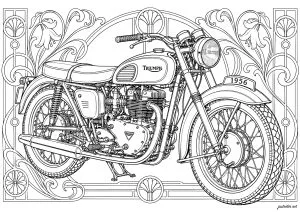 Ancienne moto avec motifs floraux