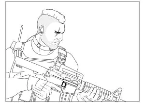 Soldado de perfil con el arma preparada