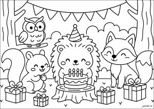 Fiesta de cumpleaños en el bosque. Un alegre grupo de animales delante de una tarta de cumpleaños, rodeados de paquetes de colores y bajo un cielo ligeramente nublado.
¡Es el cumpleaños de Erizo! Un búho observa la escena desde una rama. Fiesta De Cumpleaños En El Bosque