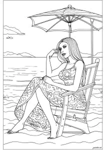 Mujer Sentada En La Playa