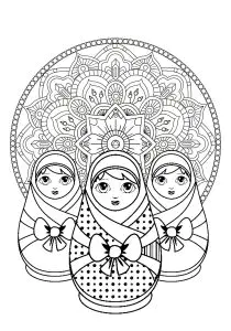 Tres Muñecas Rusas Con Un Hermoso Mandala De Fondo