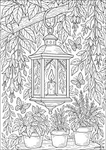 Farol colgante en el jardín secreto
