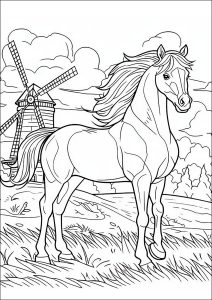 Pferd mit Mähne im Wind, mit einer Windmühle im Hintergrund