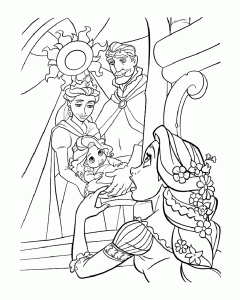 长发公主站在一幅描绘她与父母的画作前