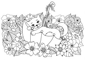 美しい花に囲まれ、傘の中で休むかわいい子猫